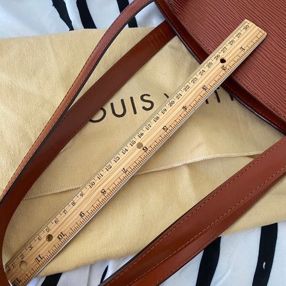 Authentic Louis Vuitton Epi shoulder bag - Picture 4 of 11